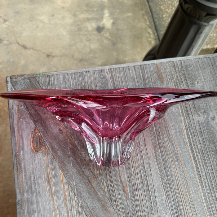 vintage art glass bowl, cranberry glass bowl, sculptural glass centerpiece, italian art glass, pedestal glass bowl, pink glass decor, vintage centerpiece bowl, collectible art glass, murano style glass, maximalist home decor, hollywood regency decor, colorful vintage glass