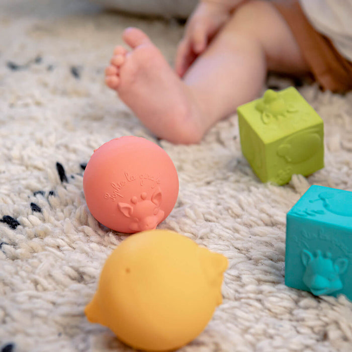Balls & Cubes