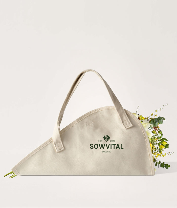 Flower Tote Love Thy Flowers Classic. Beige flower tote with 'SOWVITAL' logo on a white background.