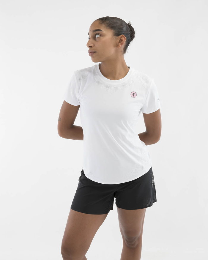 PIMIENTO NEGRO CAMISETA BLANCA