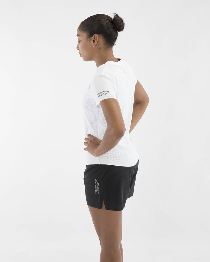 PIMIENTO NEGRO CAMISETA BLANCA