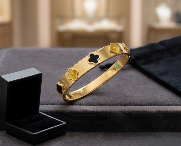 Stainless Steel Clover Bangle/Black