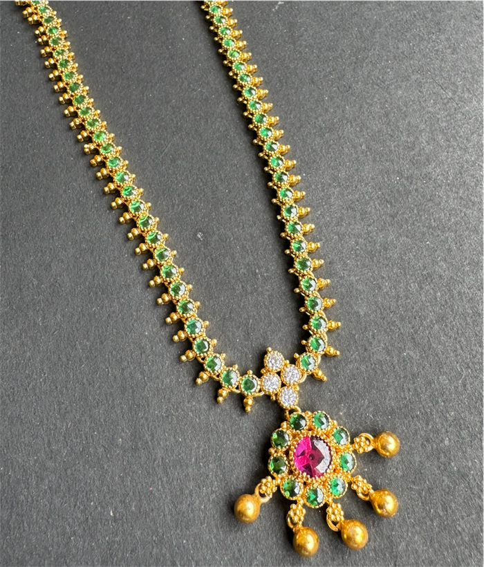 The Arunika Silver Necklace & Earrings (Green)