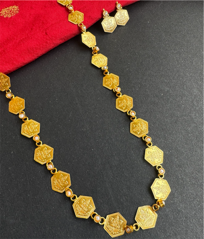 The Sadara Silver Lakshmi Pearl Kasumala Necklace & Earrings