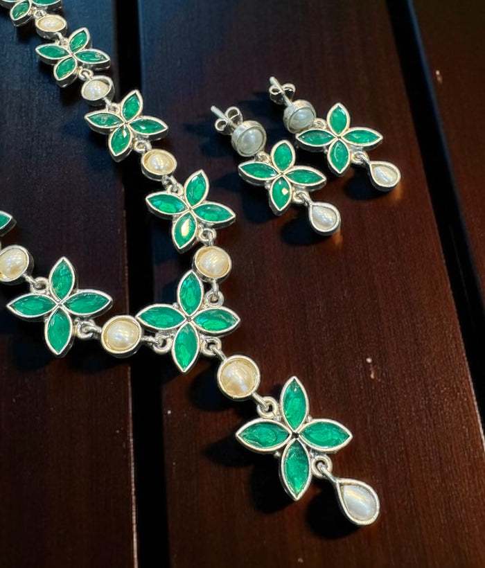 The Soha Silver Polki Necklace & Earrings (Green)