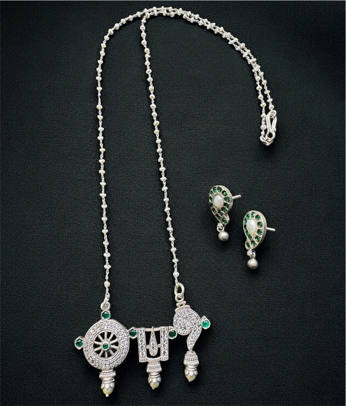 The Vajra Shankhu, Chakra Nama Silver Pearl Necklace & Earrings (Oxidised)